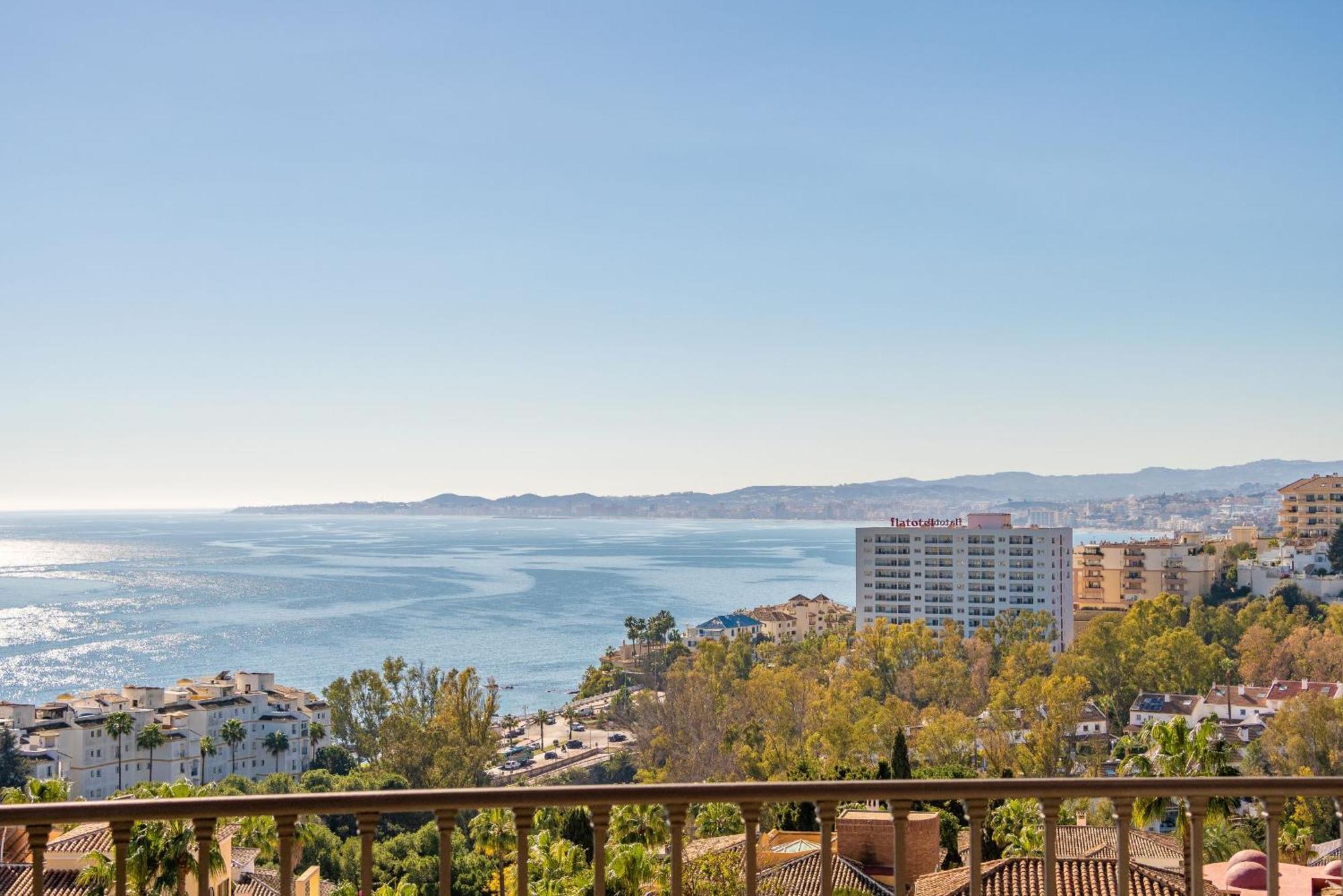 Beachside Villa With Panoramic Sea Views Benalmadena Ngoại thất bức ảnh