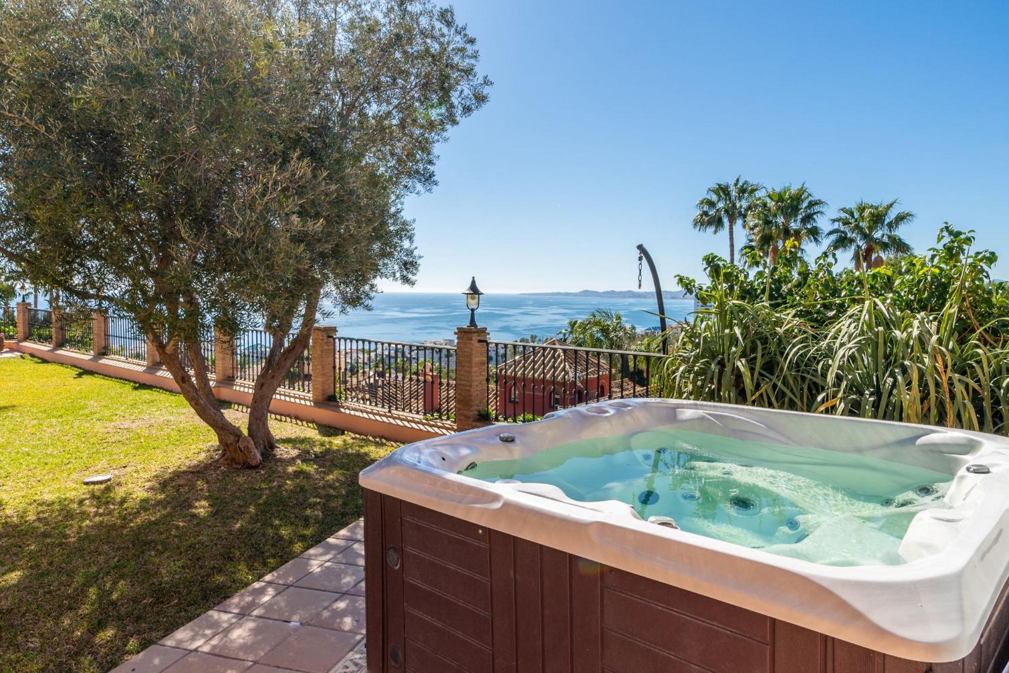 Beachside Villa With Panoramic Sea Views Benalmadena Ngoại thất bức ảnh