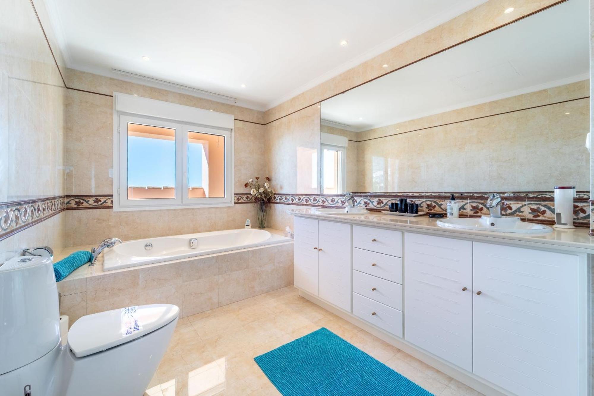 Beachside Villa With Panoramic Sea Views Benalmadena Ngoại thất bức ảnh
