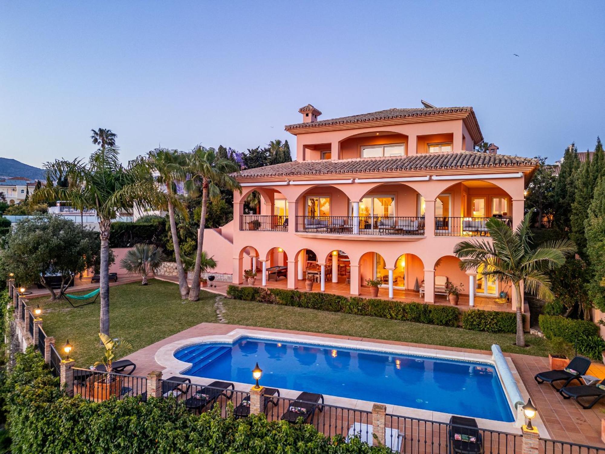 Beachside Villa With Panoramic Sea Views Benalmadena Ngoại thất bức ảnh